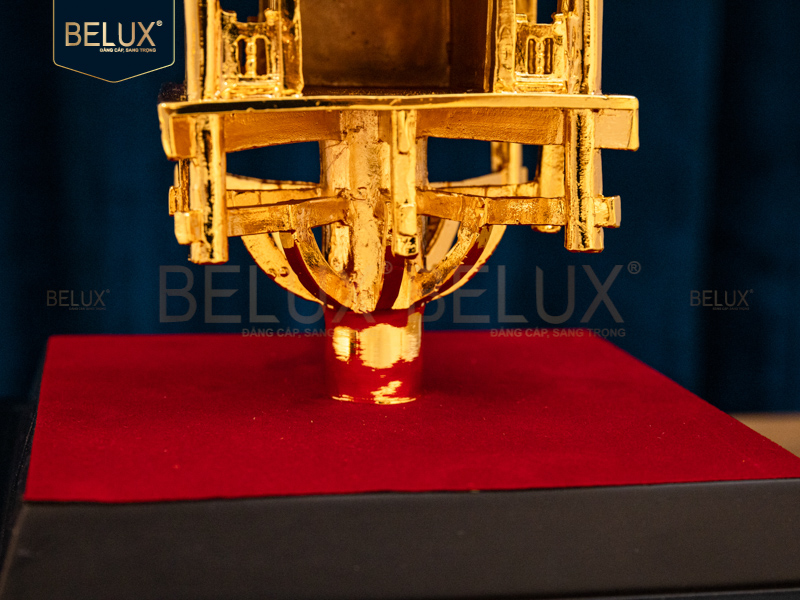 Mô hình Chùa Một Cột bằng đồng mạ vàng 24k